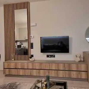κάντε κράτηση εδώ